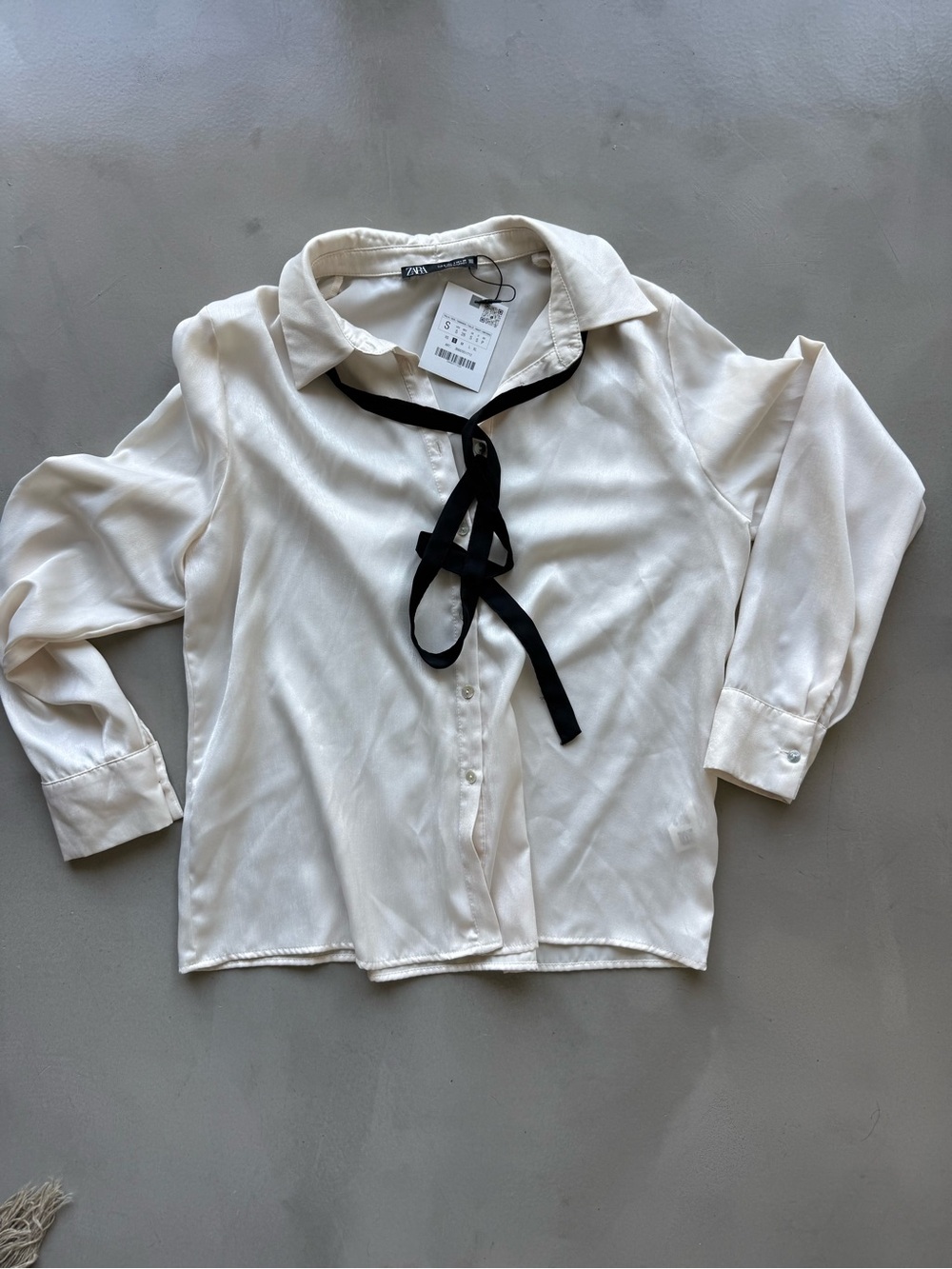 NWT Zara Cream Bow-Tie Blouse - Picture 3 of 3